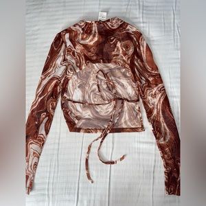 Mock abstract print brown mesh tee